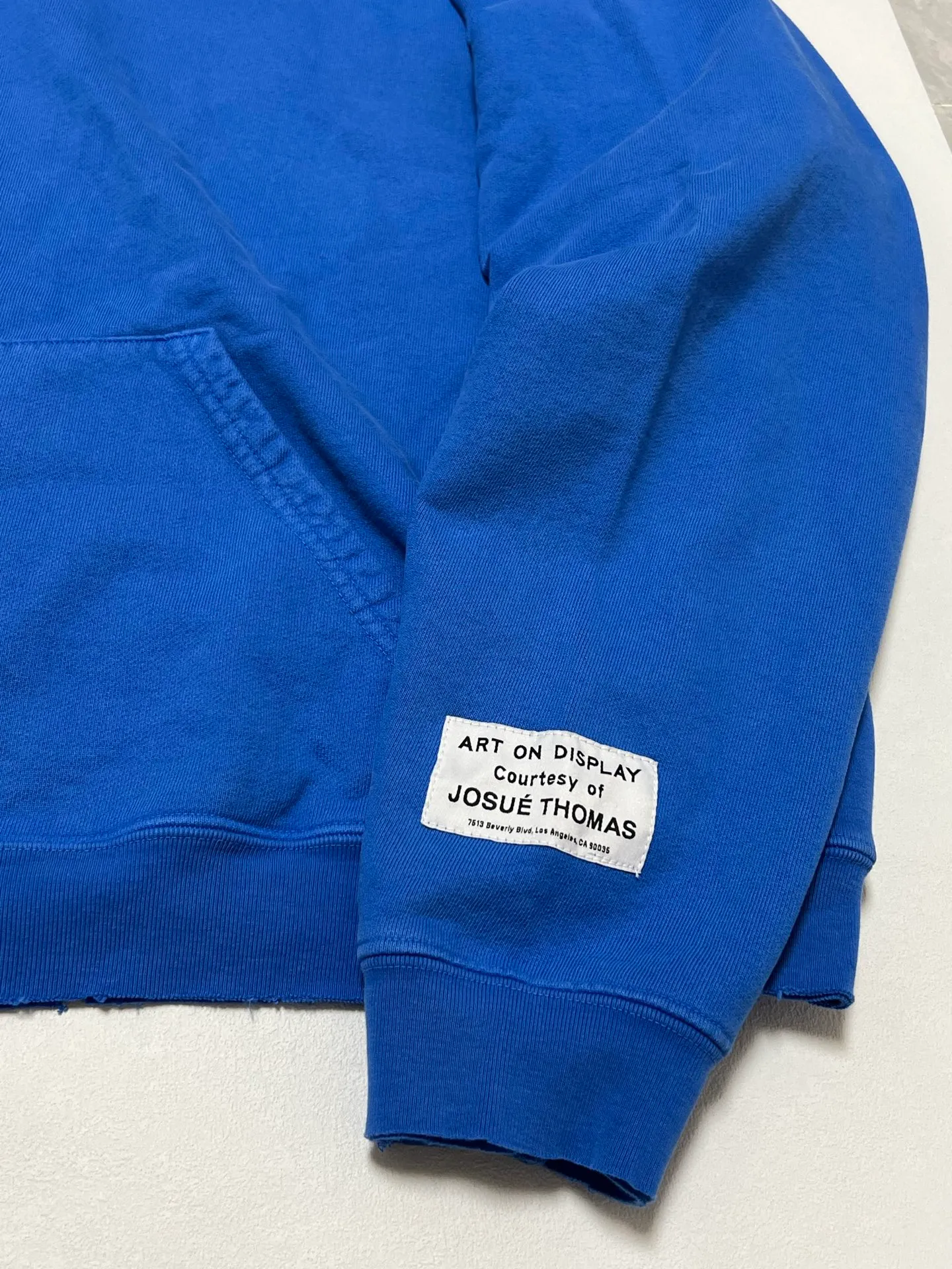 More details GALLERY DEPT. 90'S GD LOGO HOODIE/BLU 90's retro destroyed royal blue English hoodie Royal blue S-XL requires custom weaving and dyeing 500g high weight sweatshirt fabric Light fleece treatment on the inside Overall wide and comfortable Loose version Trendy and fashionable Same as the original version Washed and distressed printing Original consistent hang tag With G LOGO hanging grain / yellow triangle warning sign